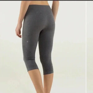 Lululemon in the flow‎ crop II leggings size 4